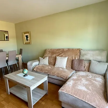 Covelo Sea Pool Apartman *